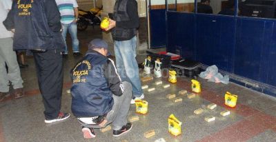 Cay� un joven con 9 kilos de coca�na escondida en paquetes de yerba