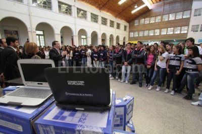 Sigue la entrega de netbooks: llegaron 2.500 para el Brown