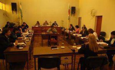 Fuertes cruces por los sueldos de municipales