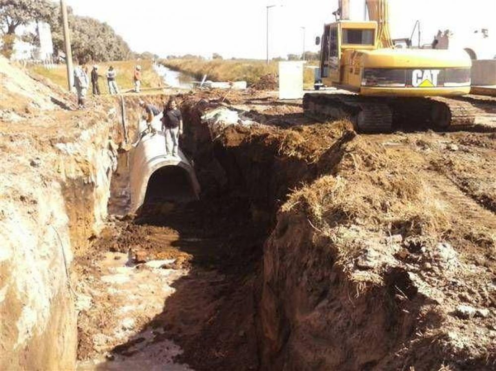 Se est�n colocando los puentes en el acceso a Bol�var por la 65