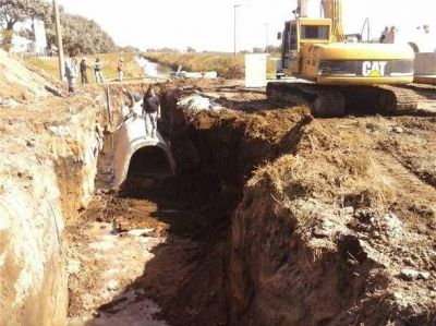 Se est�n colocando los puentes en el acceso a Bol�var por la 65