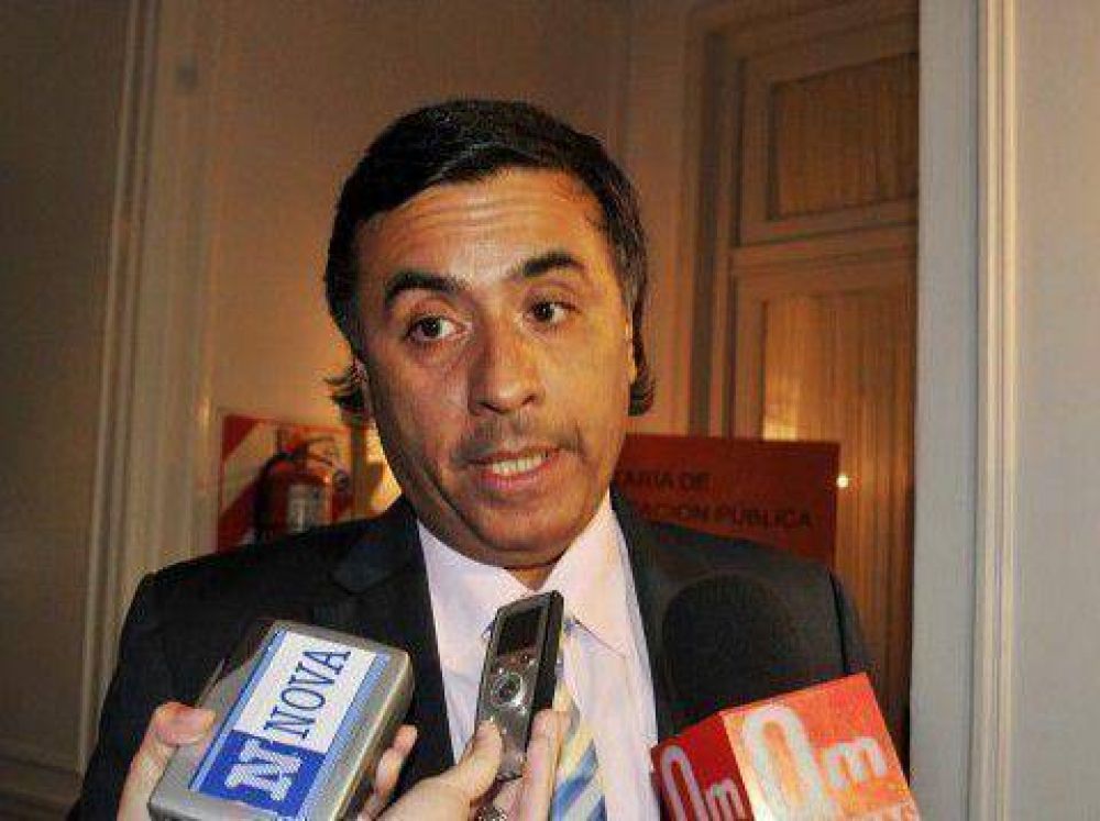 Aparicio vs. municipio platense: el secretario no entrega mercader�a por problemas con el intendente