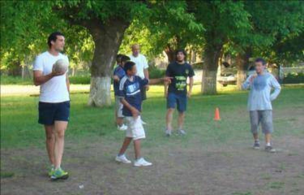 J�venes en conflicto con la ley penal comienzan las pr�cticas de rugby