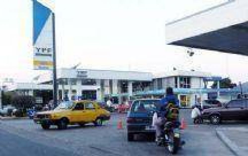 El Gobierno nacional congel� el precio de los combustibles por medio a�o