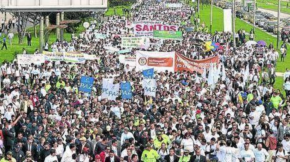 Masivas movilizaciones por la paz en todas las ciudades de Colombia