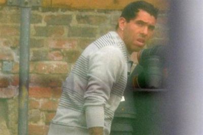 Como jardinero, Tevez continu� con los trabajos comunitarios
