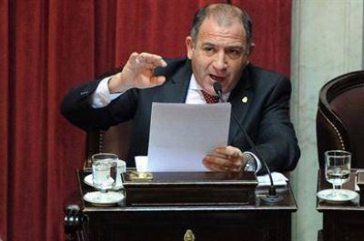 Luis Juez le reclam� "una actitud m�s valiente" a Lorenzetti y lo invit� al Congreso