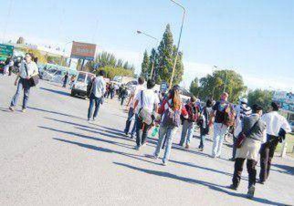 Ca�tica jornada por piquete de la toma 2 de Febrero 