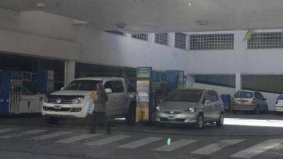 Alarma a los estacioneros locales el congelamiento en el precio de las naftas