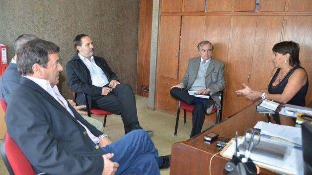 S�enz se reuni� con los sectores de salud en Comodoro