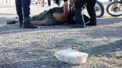 Se cay� en la moto y ten�a coca�na