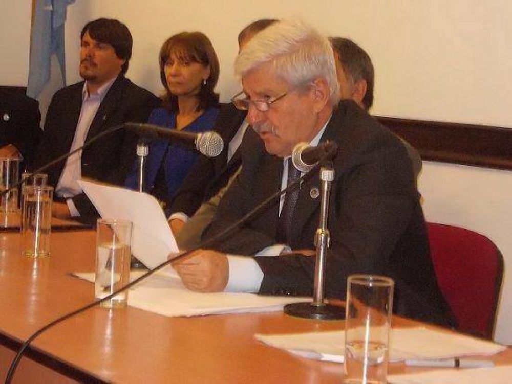 Andreotti inaugur� las sesiones ordinarias y le peg� duro a Scioli