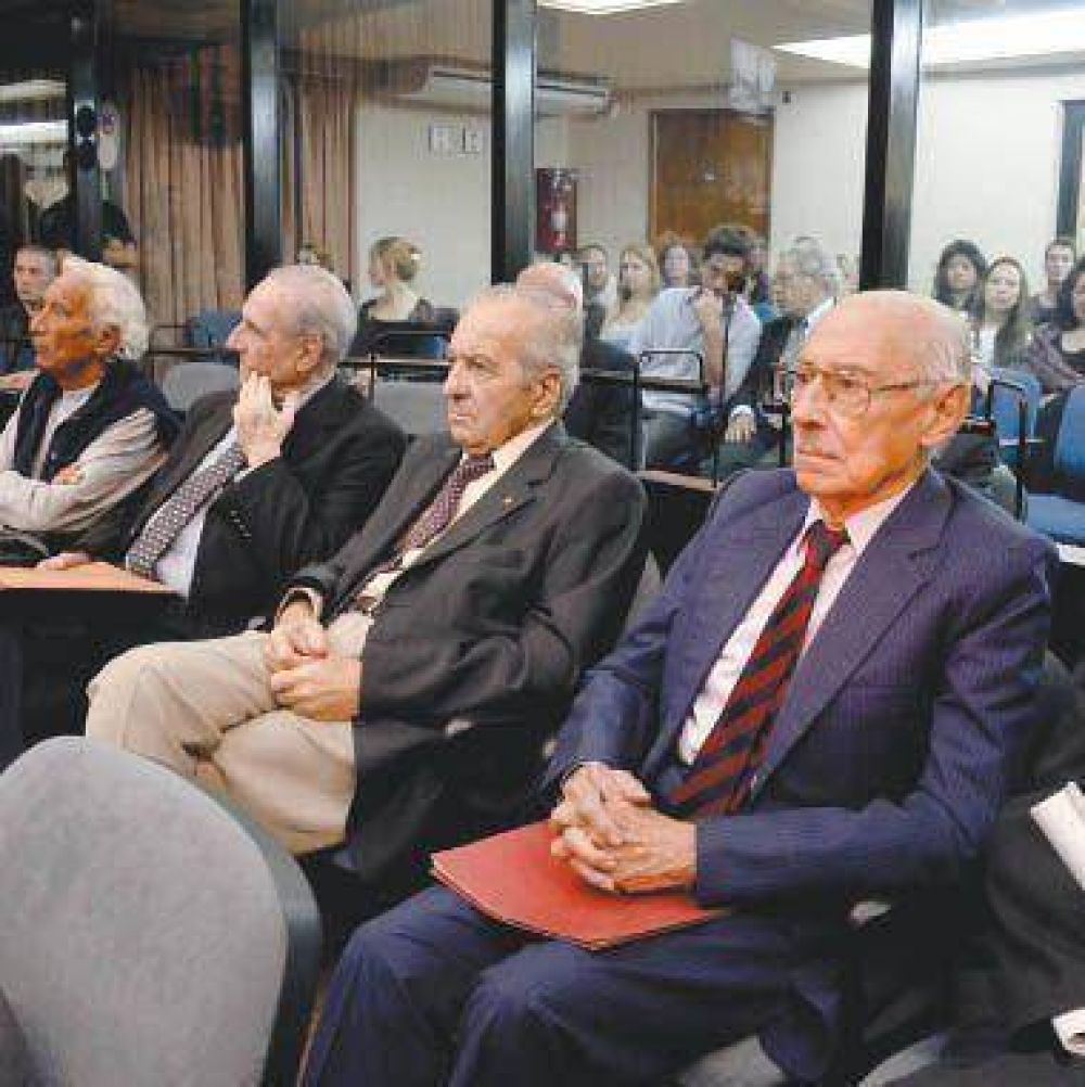 Revelan decretos secretos de Isabel Pern y Rafael Videla
