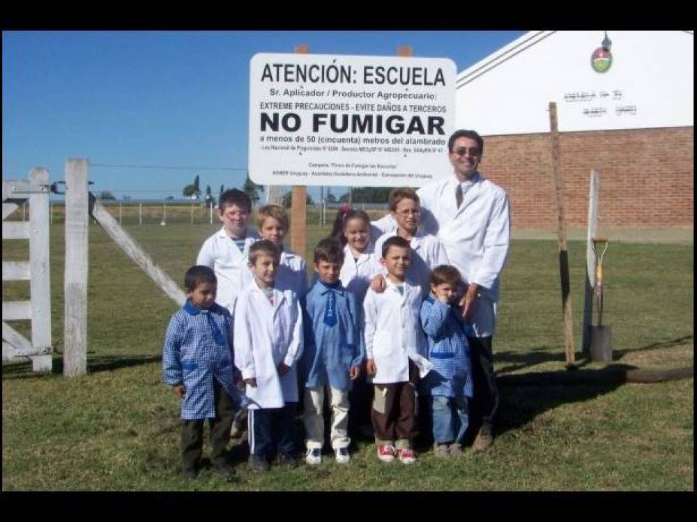 Colocaron carteles en contra de la fumigaci�n con agrot�xicos en escuelas rurales