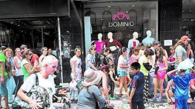 Avenida Avellaneda: Contra los manteros, ponen canteros frente a los negocios