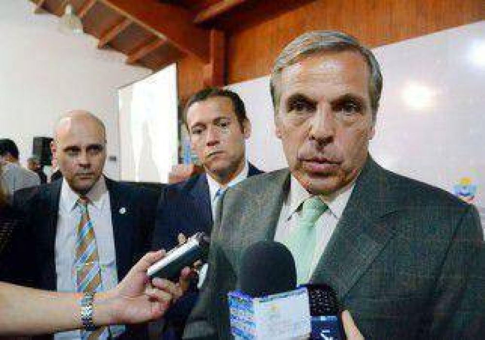 "No vamos a permitir que un grupo min�sculo corte la ruta" 