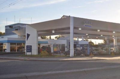 Cuatro menores asaltaron una estaci�n de servicio y robaron dinero y golosinas: ocurri� en Av. Savio y Pombo