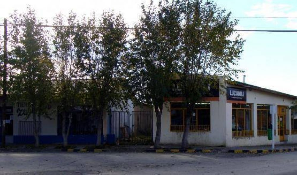 Delincuentes rompieron techos y robaron dos comercios c�ntricos