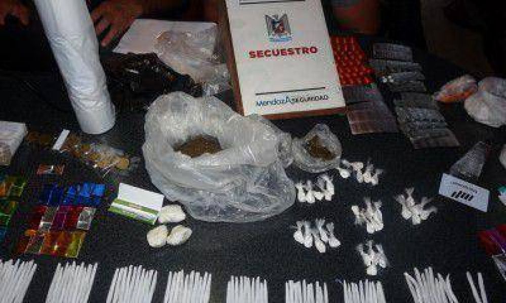 Encontraron gran cantidad de droga frente a una escuela del Barrio 26 de Enero