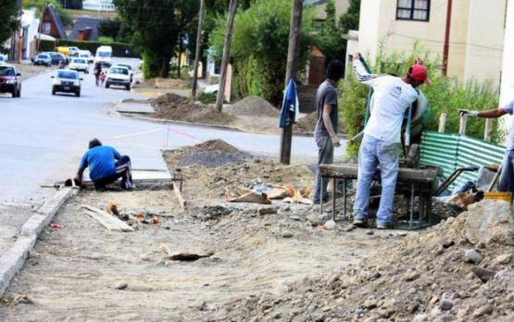 Red de gas, veredas y pavimento llevado adelante por el municipio