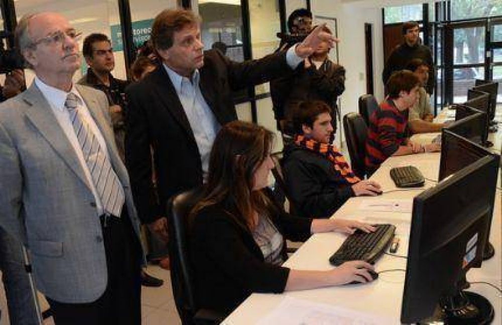Gustavo Pulti elogi� las c�maras de seguridad y afirm� que �funcionan los 365 d�as del a�o, las 24 horas y producen resultados efectivos�