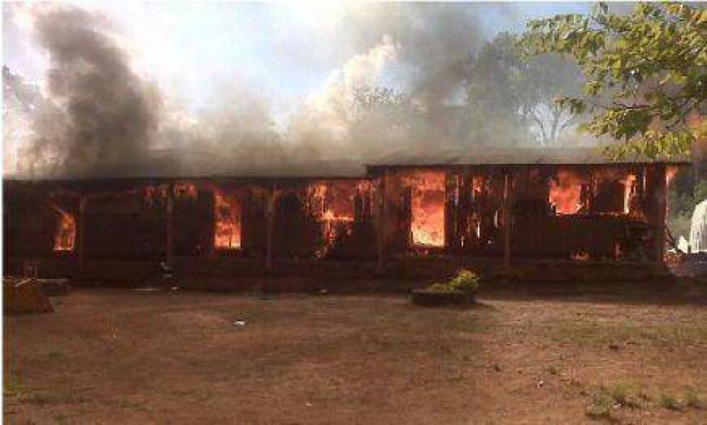 La Escuela N� 70 se consumi� en llamas  