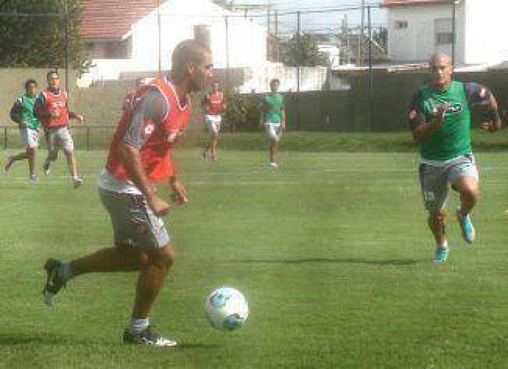 Quilmes hizo f�tbol y De Felippe prob� a Cristian Lema por Wilfredo Olivera