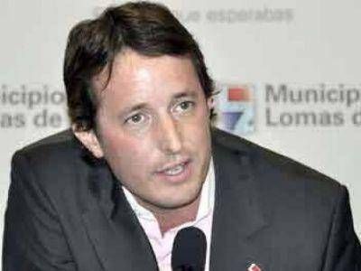 INTENDENTE DE LOMAS DE ZAMORA IMITA A PULTI CON POLIC�A MUNICIPAL