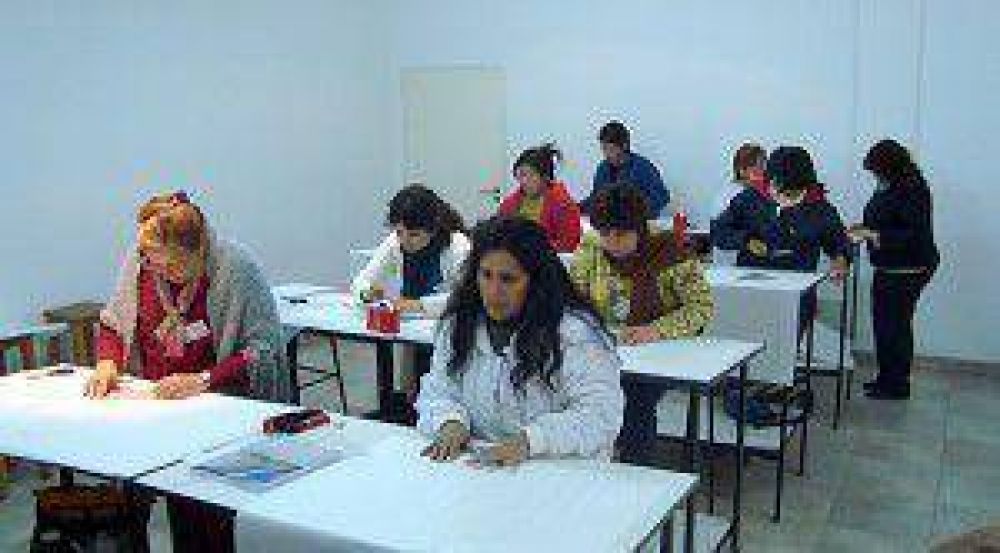 Lomas se suma a �Ellas hacen�, un plan de capacitaci�n para mujeres