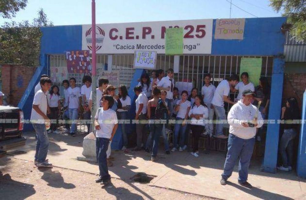 M�s de mil chicos sin clases por el cierre de cursos en el barrio Mujeres Argentinas