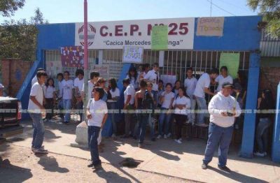 M�s de mil chicos sin clases por el cierre de cursos en el barrio Mujeres Argentinas