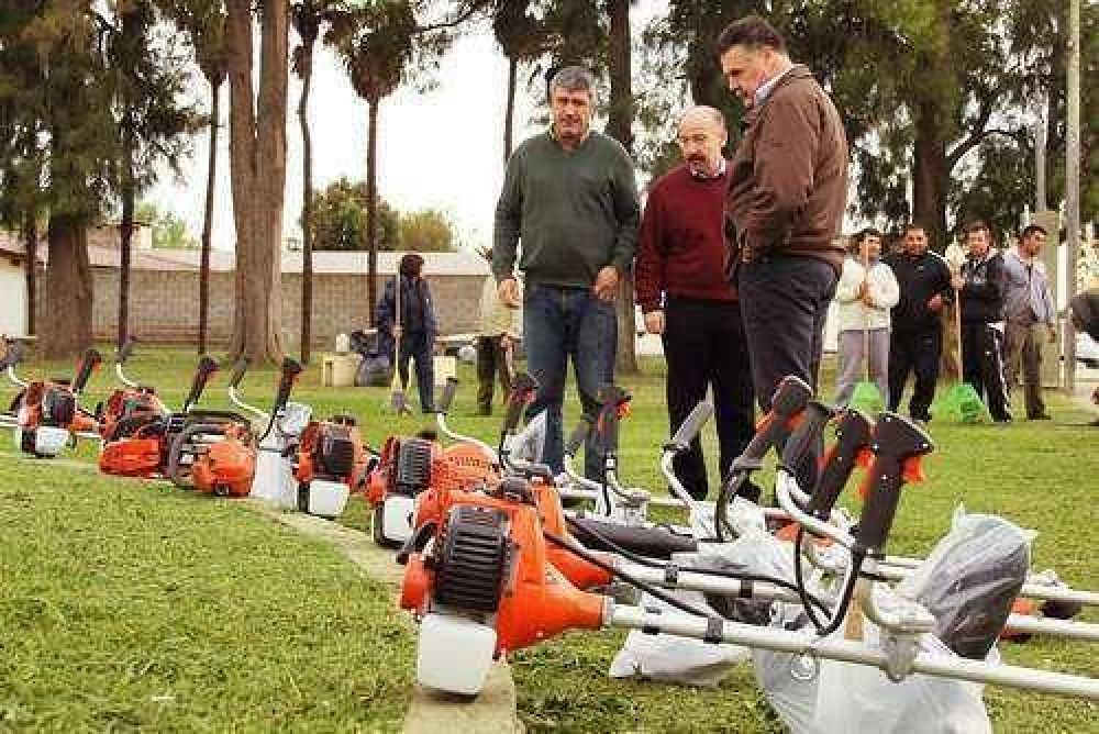 ADQUIEREN NUEVA MAQUINARIA PARA EL MANTENIMIENTO DE ESPACIOS P�BLICOS