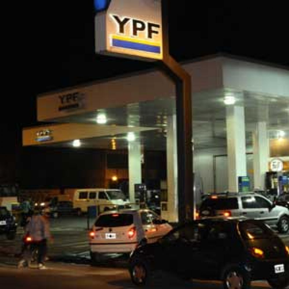 Congelan los precios de los combustibles y temen escasez combustible estaciones