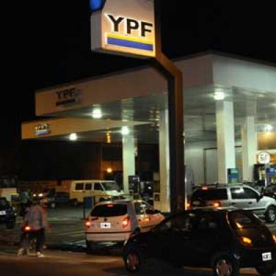 Congelan los precios de los combustibles y temen escasez combustible estaciones