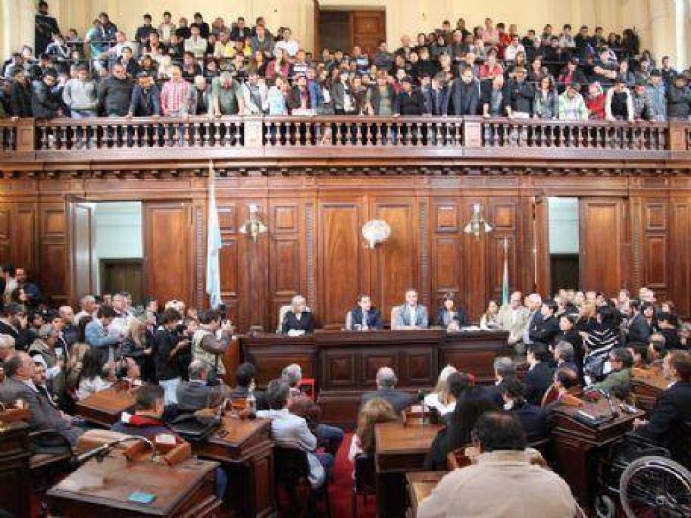 Concejo Deliberante: Con palos hacia Ensenada, Dardo Rocha y el clima, Bruera abri� el a�o legislativo
