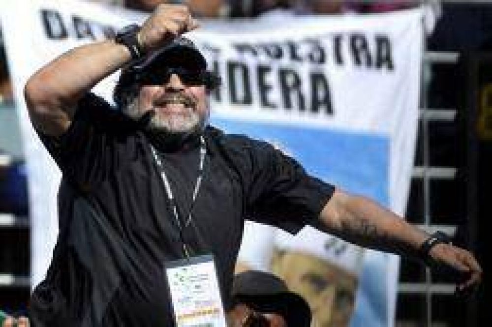 Maradona participar en el acto de cierre de campaa de Maduro