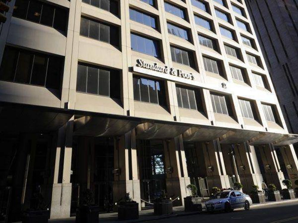 Standard & Poor's mantuvo perspectiva negativa para la deuda argentina