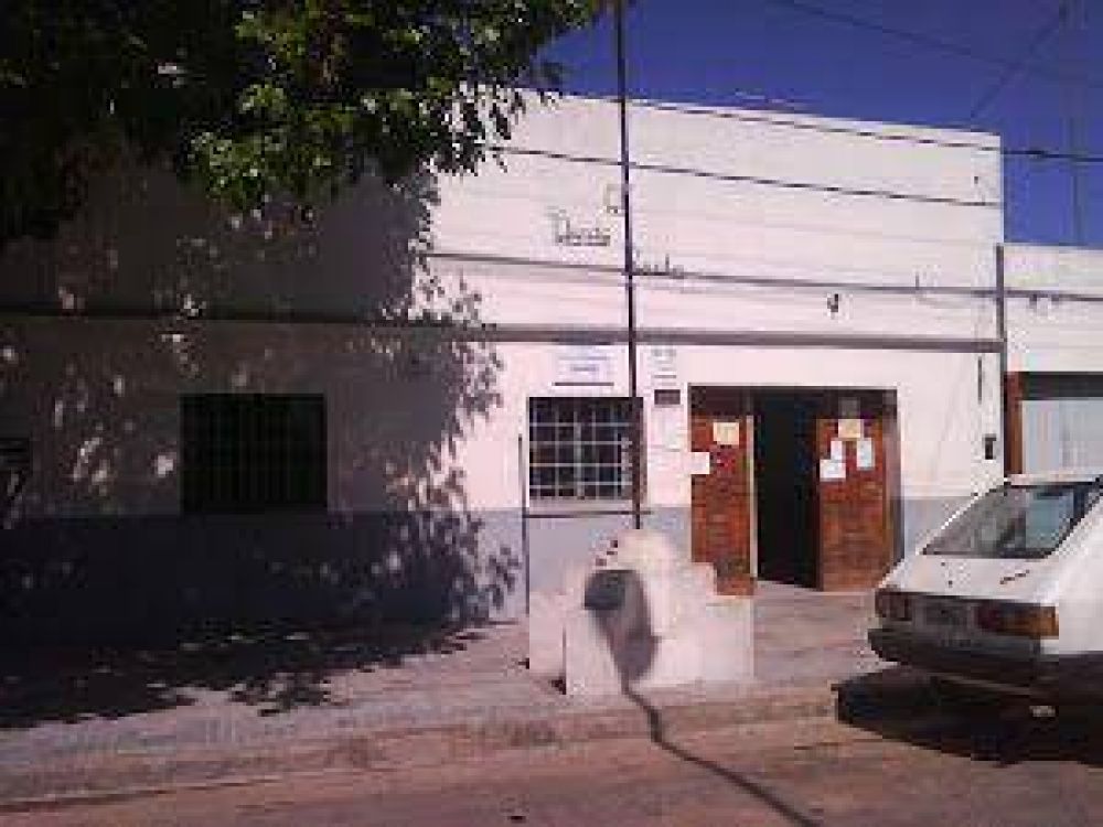Ayuda para los vecinos motorizada por el Centro de Fomento Dardo Rocha