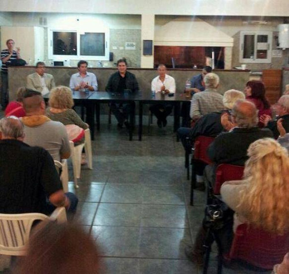 EL SENADOR PALLARES CON MACHADO Y EMPLEADOS DE COMERCIO EN SECLA