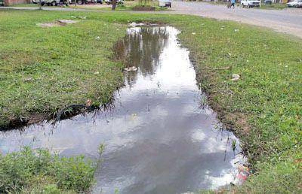 Denuncian desag�es obstruidos que generan problemas de anegamiento