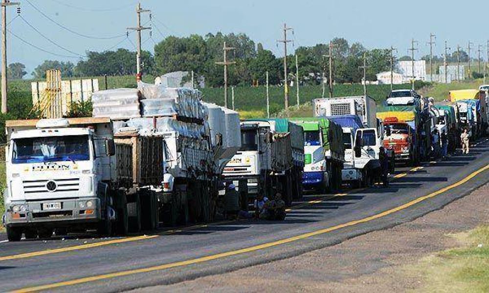 Reclamo de camioneros en la Empresa Ingredion Planta Baradero