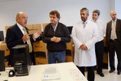 Importante compra de material inform�tico para el Sistema de Salud Municipal
