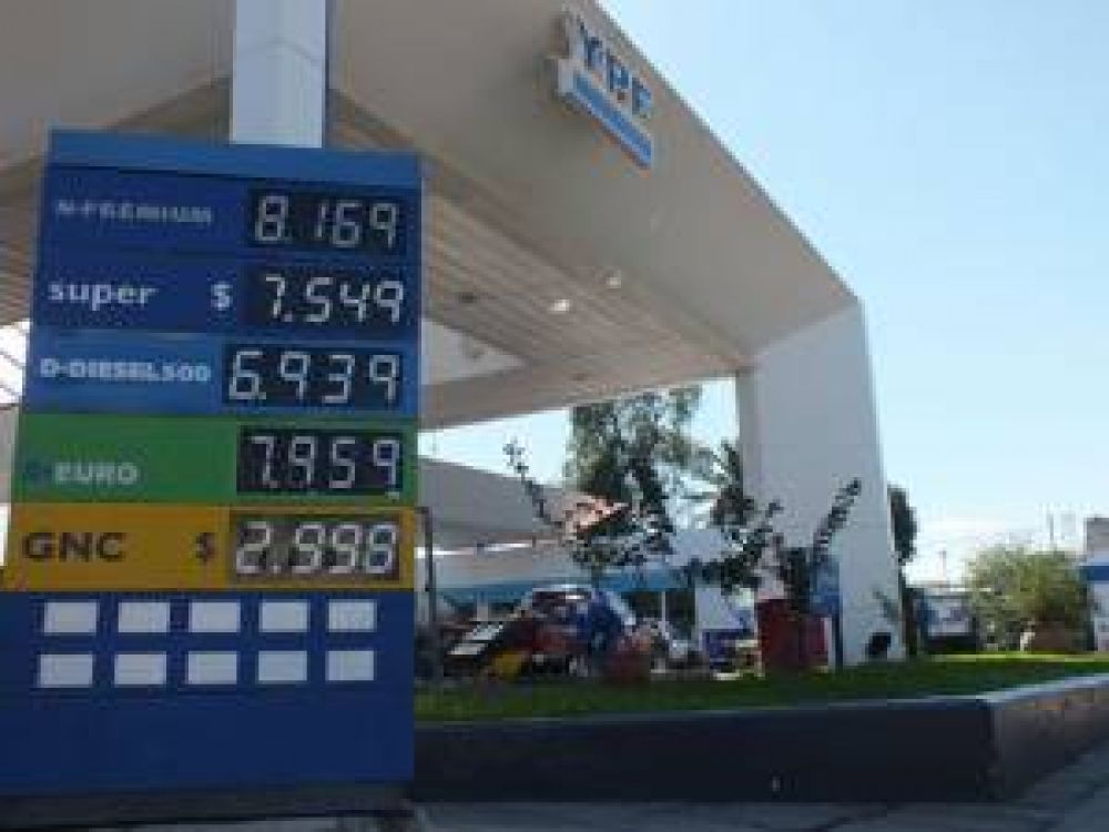 A un d�a del congelamiento de precios, YPF aument� sus naftas
