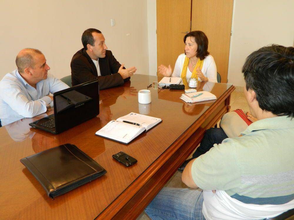 La ministra de Salud recibi� en su despacho al Dr. Pujales y al Dr. Flores