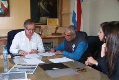La Municipalidad y la UOCRA sellaron un acuerdo de cooperaci�n