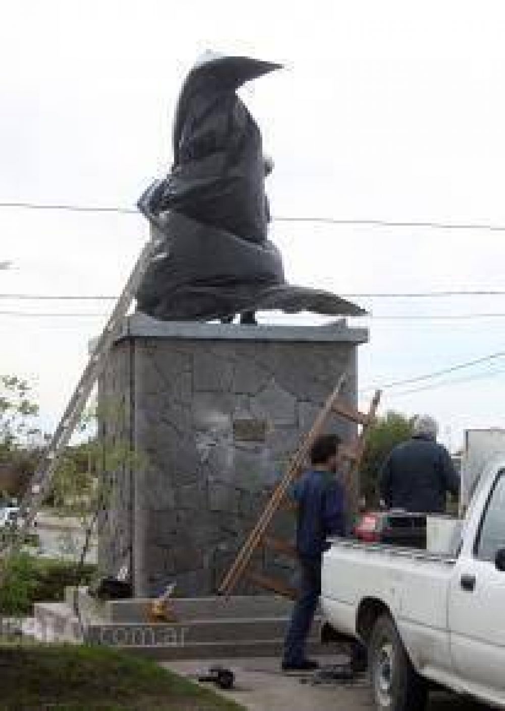 Ultiman detalles de la obra en reconocimiento a Broilo