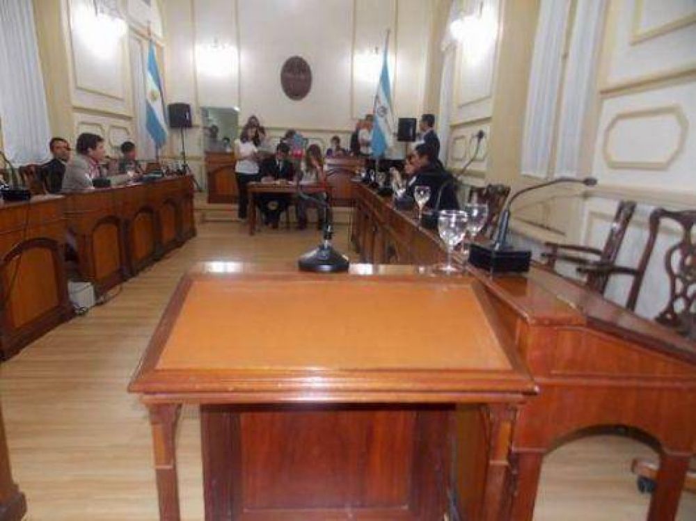 Concejo: opositores se retiraron del recinto