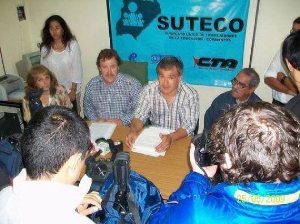 En soledad, Suteco encara el cuarto paro educativo del a�o