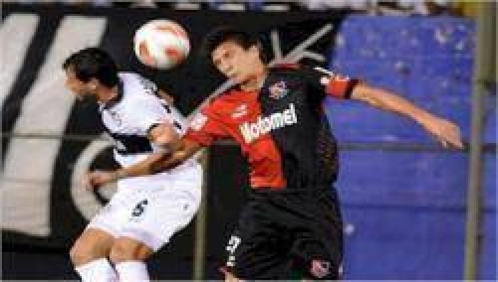 Newell�s perdi� con Olimpia pero igual se clasific� a los octavos