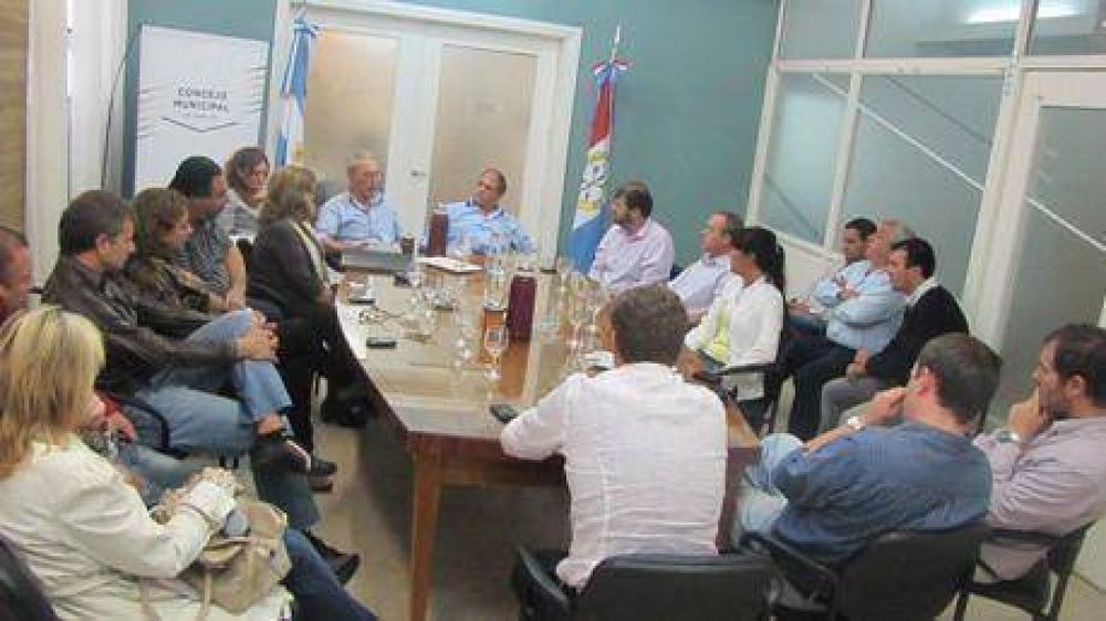 LOS CONCEJALES EVALUARON CON FUNCIONARIOS MUNICIPALES LA SITUACI�N TRAS LAS INTENSAS PRECIPITACIONES